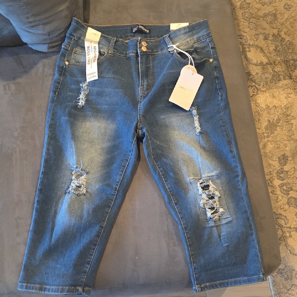 Trendy Distressed Ankle Jeans in Blue